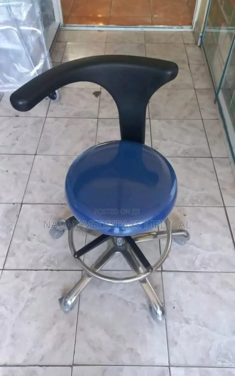 Comfortable Doctor's Stool With Backrest/Dental Stool