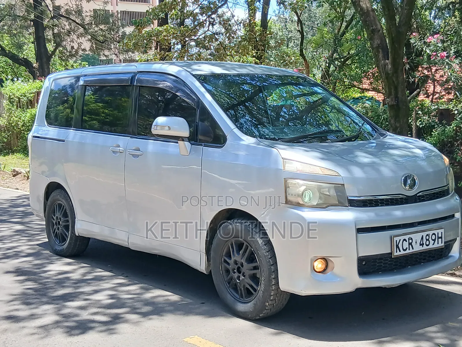 Toyota Voxy 2012 Silver