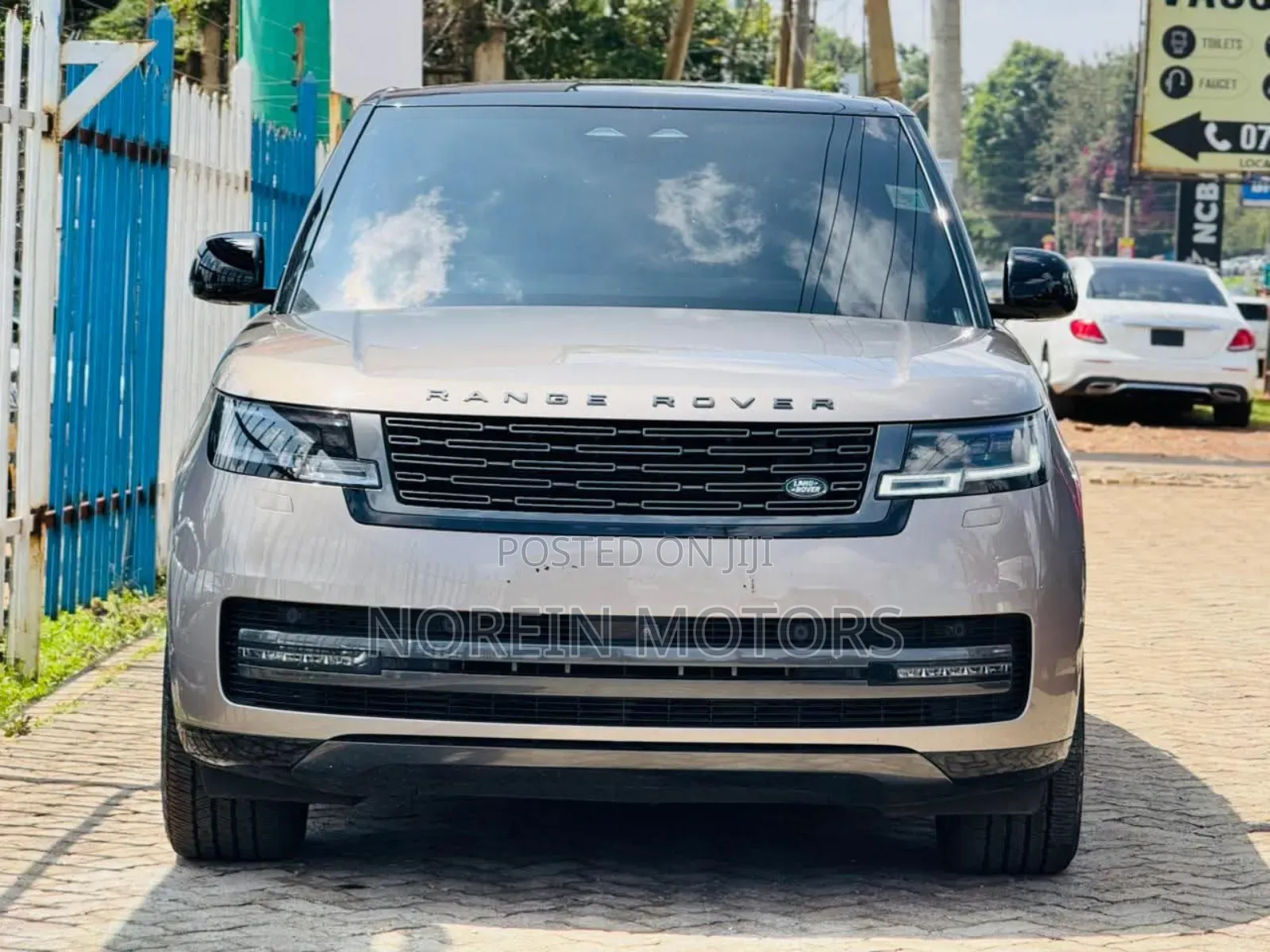 Land Rover Range Rover Vogue 2023 Brown