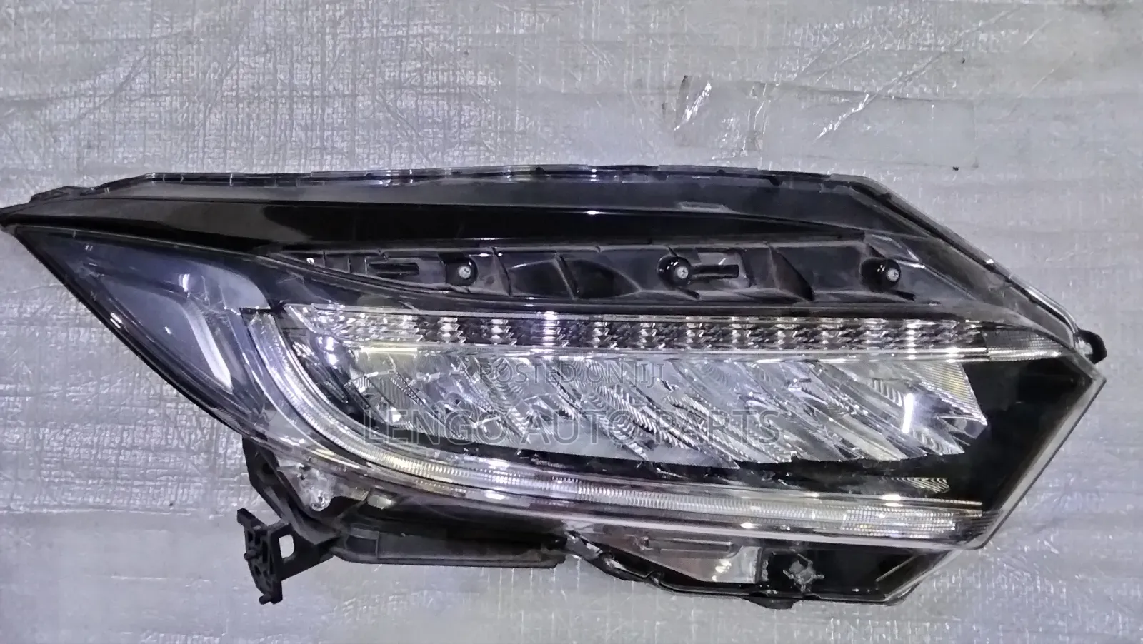 Honda Vezel 2018/2020 Headlights Xenon Inbuilt J5