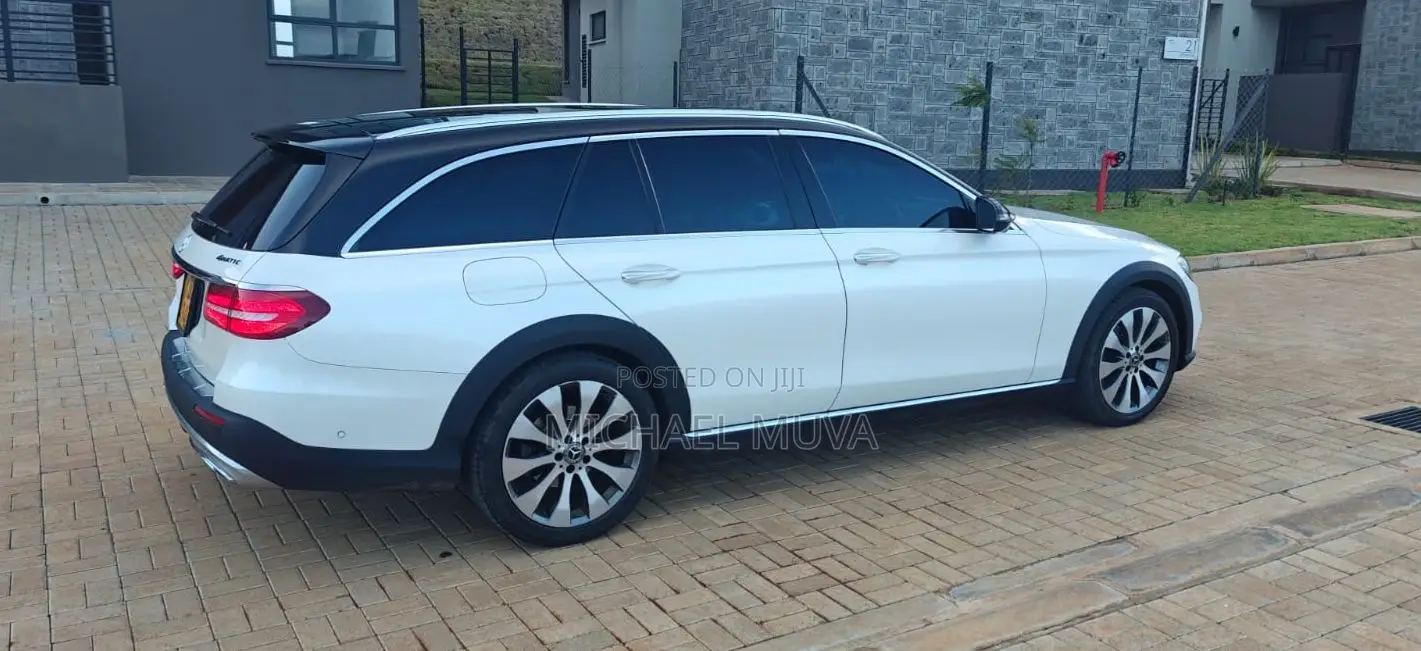 Mercedes-Benz E220 2017 Pearl