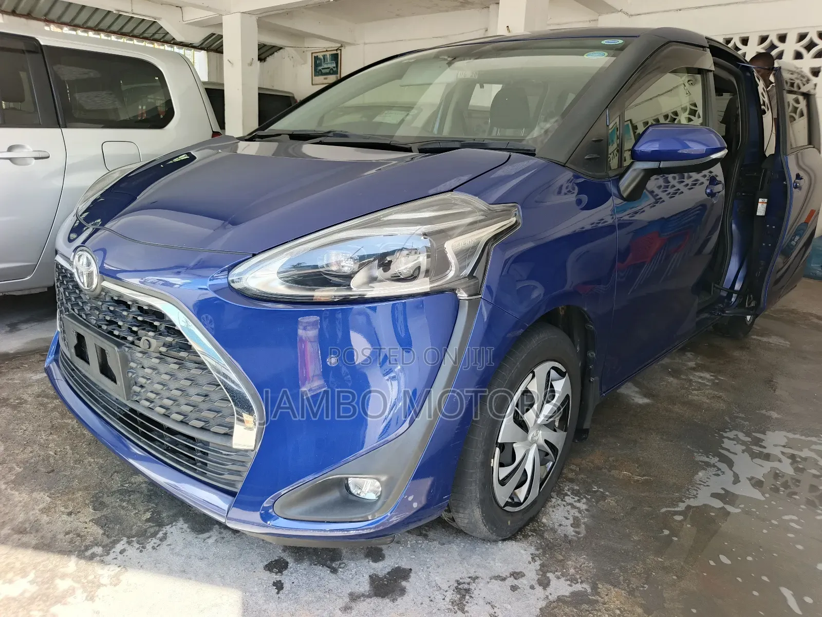 Toyota Sienta 1.5 FWD (6-seater) 2020 Blue