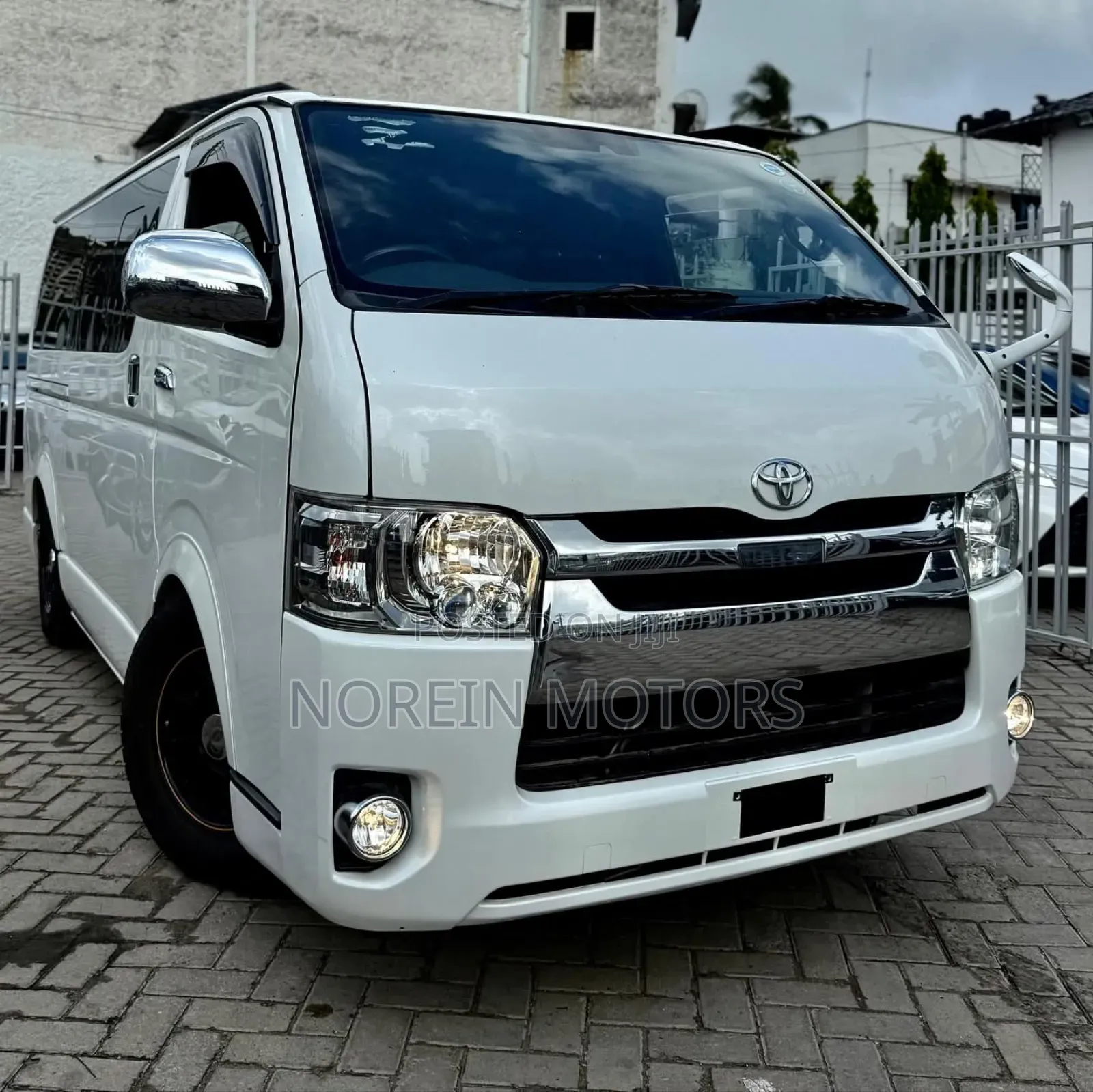 Toyota HiAce 2018 White