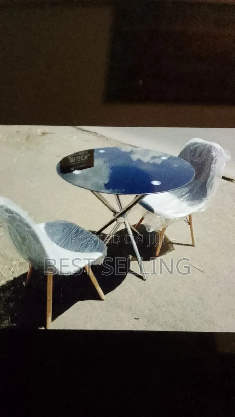 C-88 Round Table and Chairs