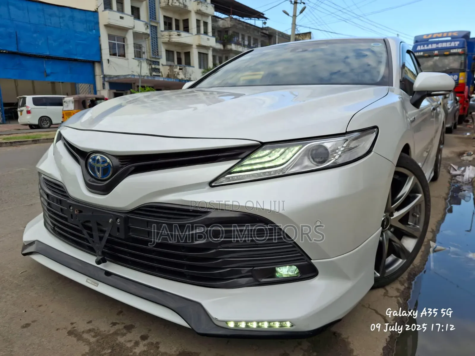 Toyota Camry Hybrid XLE 2023 White