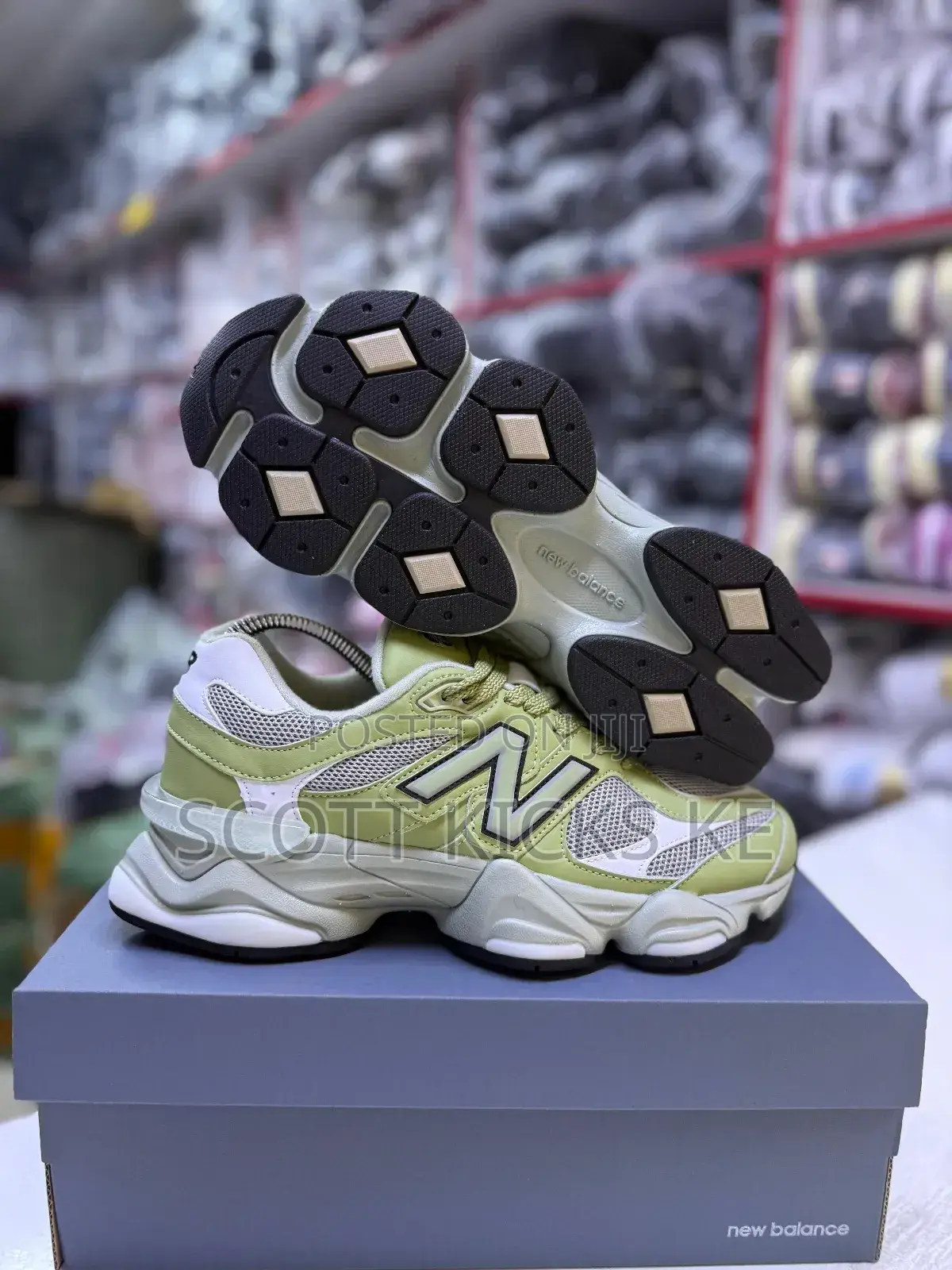 New Balance 9060 0live