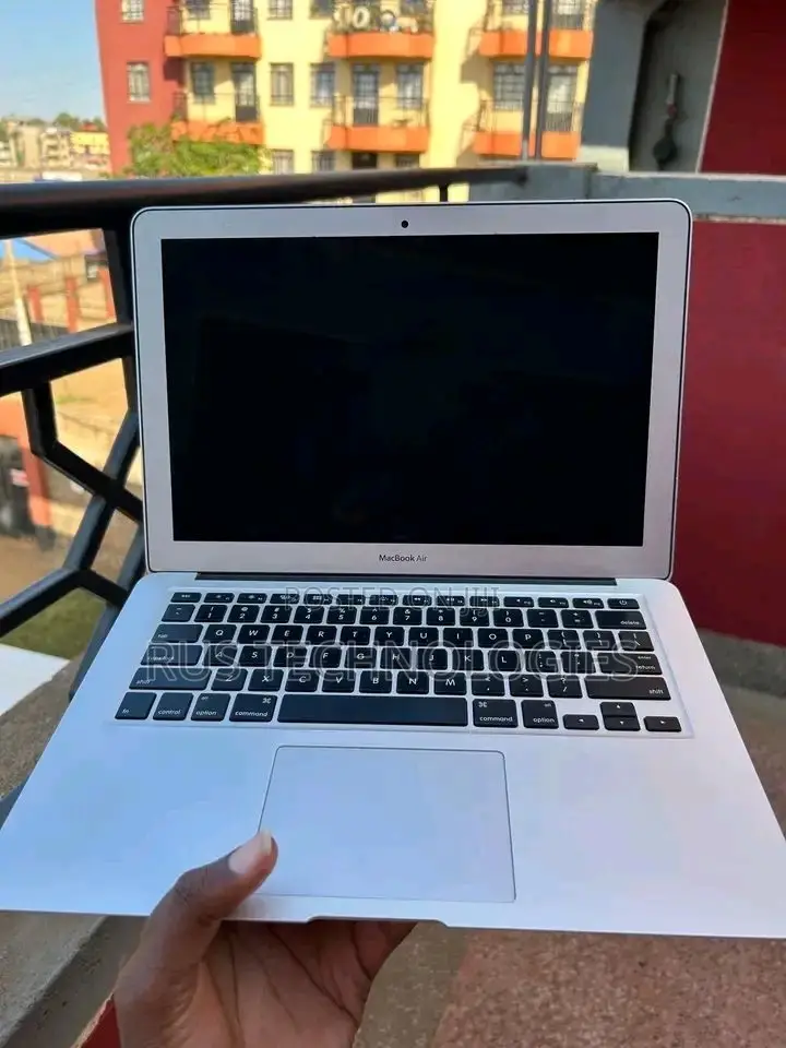 Laptop Apple MacBook 4GB Intel Core i5 SSD 512GB