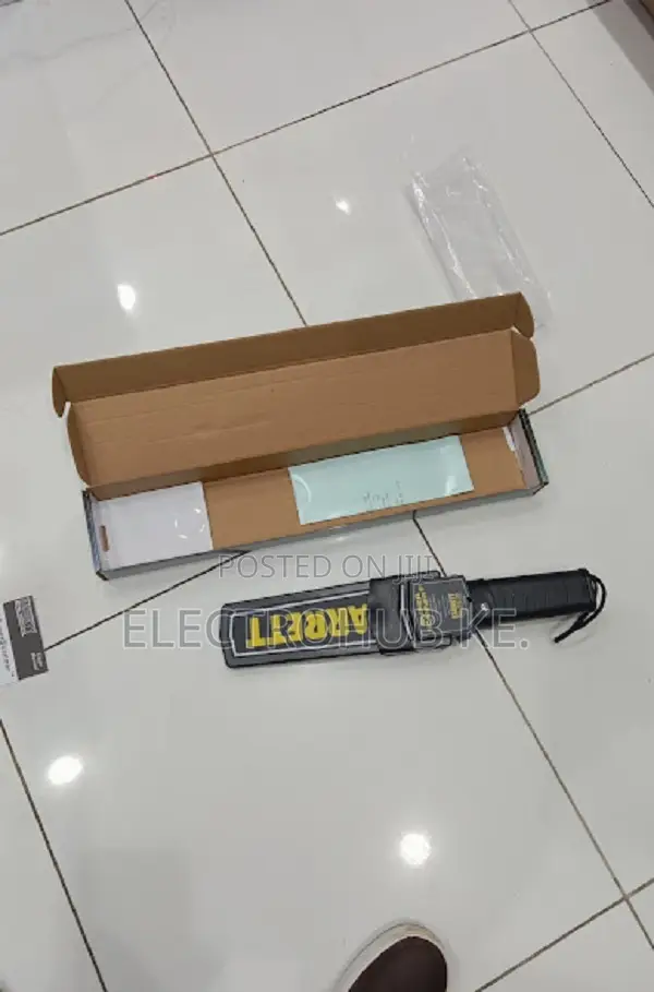 Compact Handheld Metal Scanner - Fast Detection & Easy Use