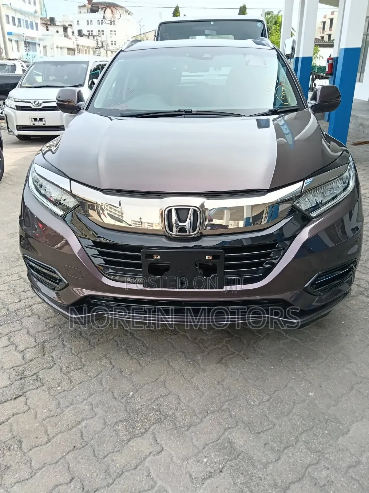 Honda Vezel 2018 Maroon