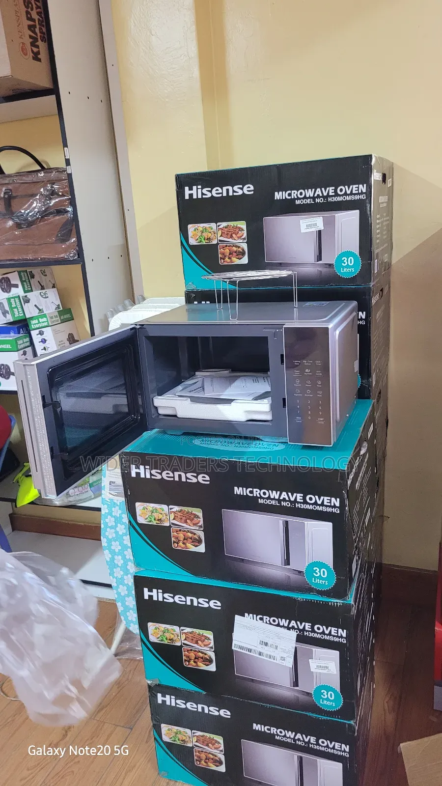 Hisense 30-Liter Microwave Oven (Model H30moms9h) With a Stainless