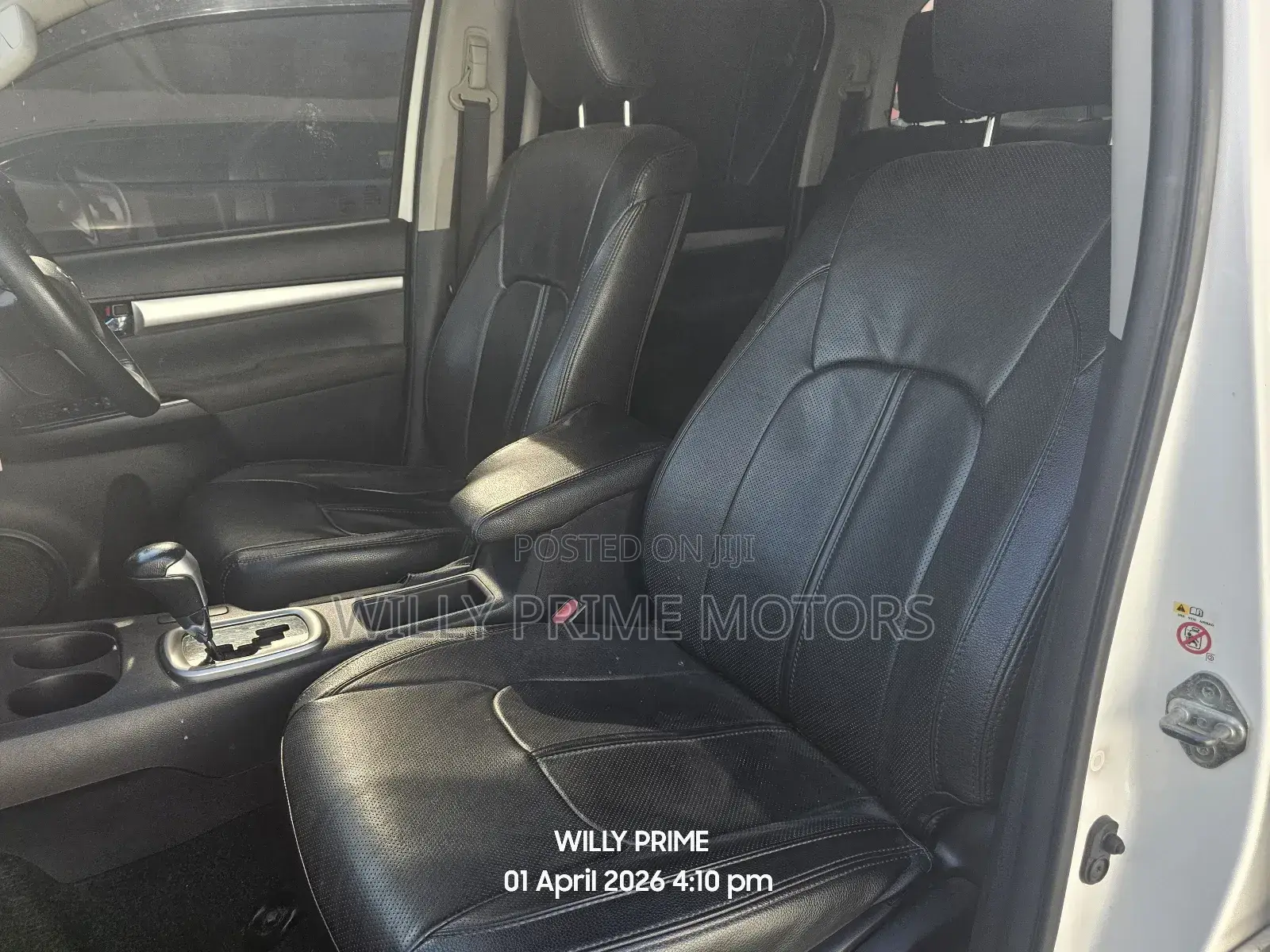 Toyota Hilux Revo Double Cab Deisel 2.4 AWD 2016 White