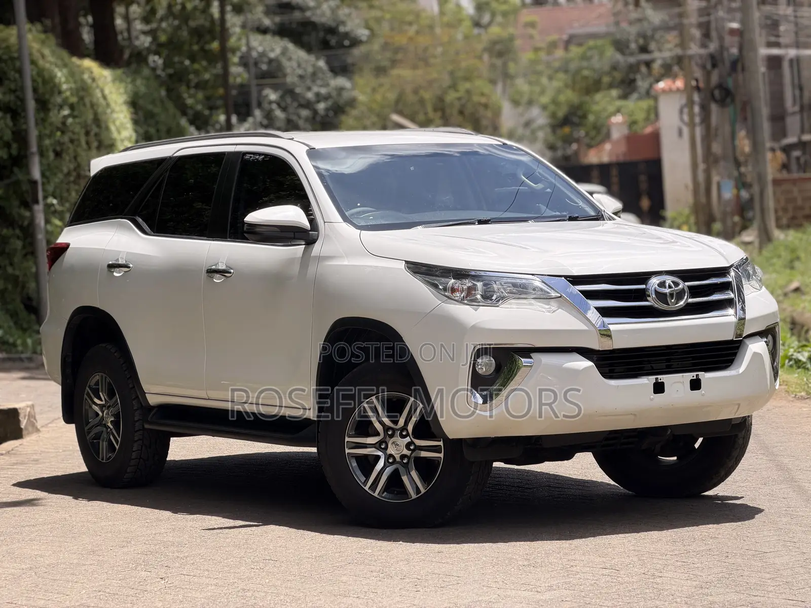 Toyota Fortuner 2.4 D AWD 2019 White