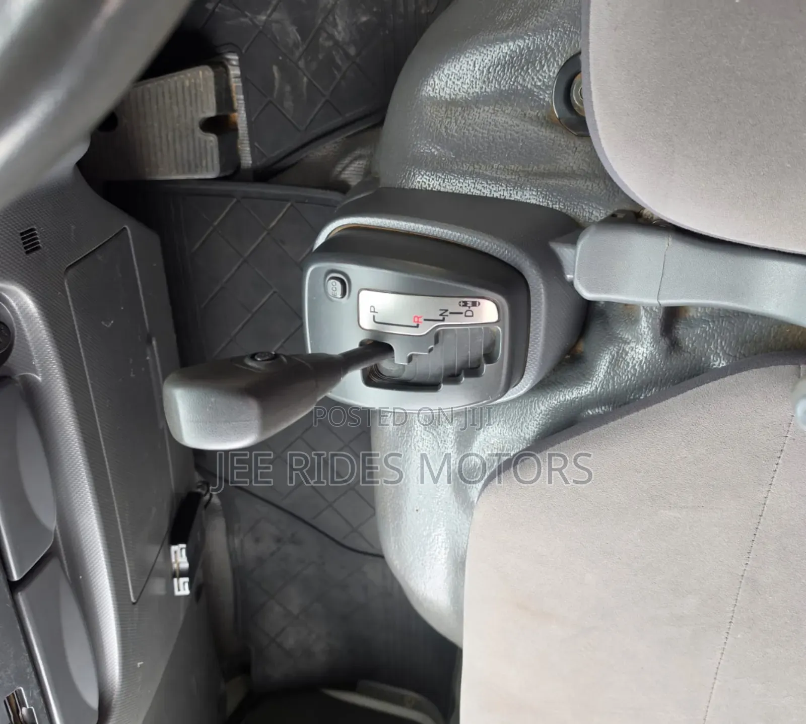 Mazda Titan Dash 2010 White