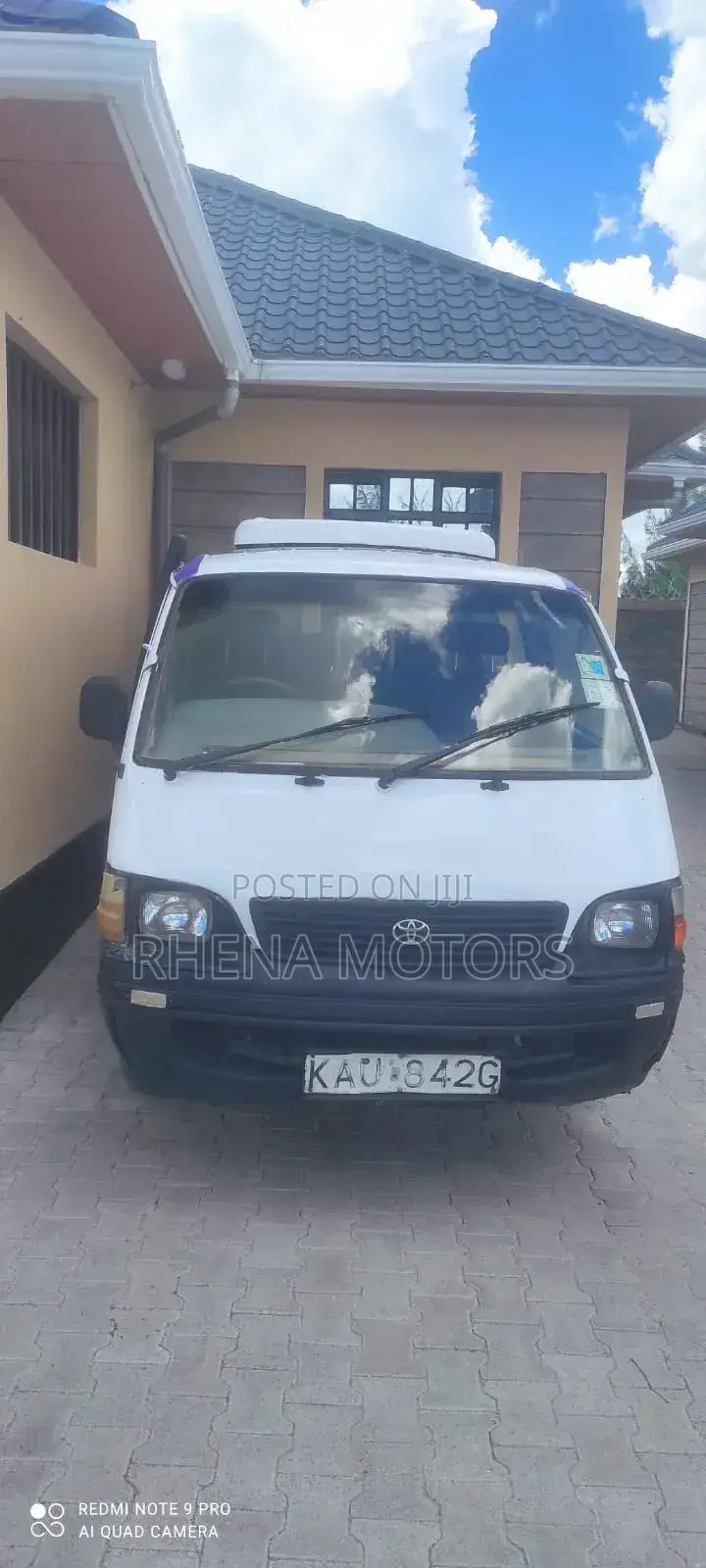 Toyota HiAce 2005 White