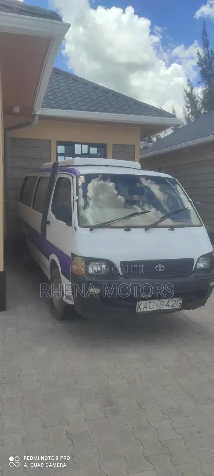 Toyota HiAce 2005 White