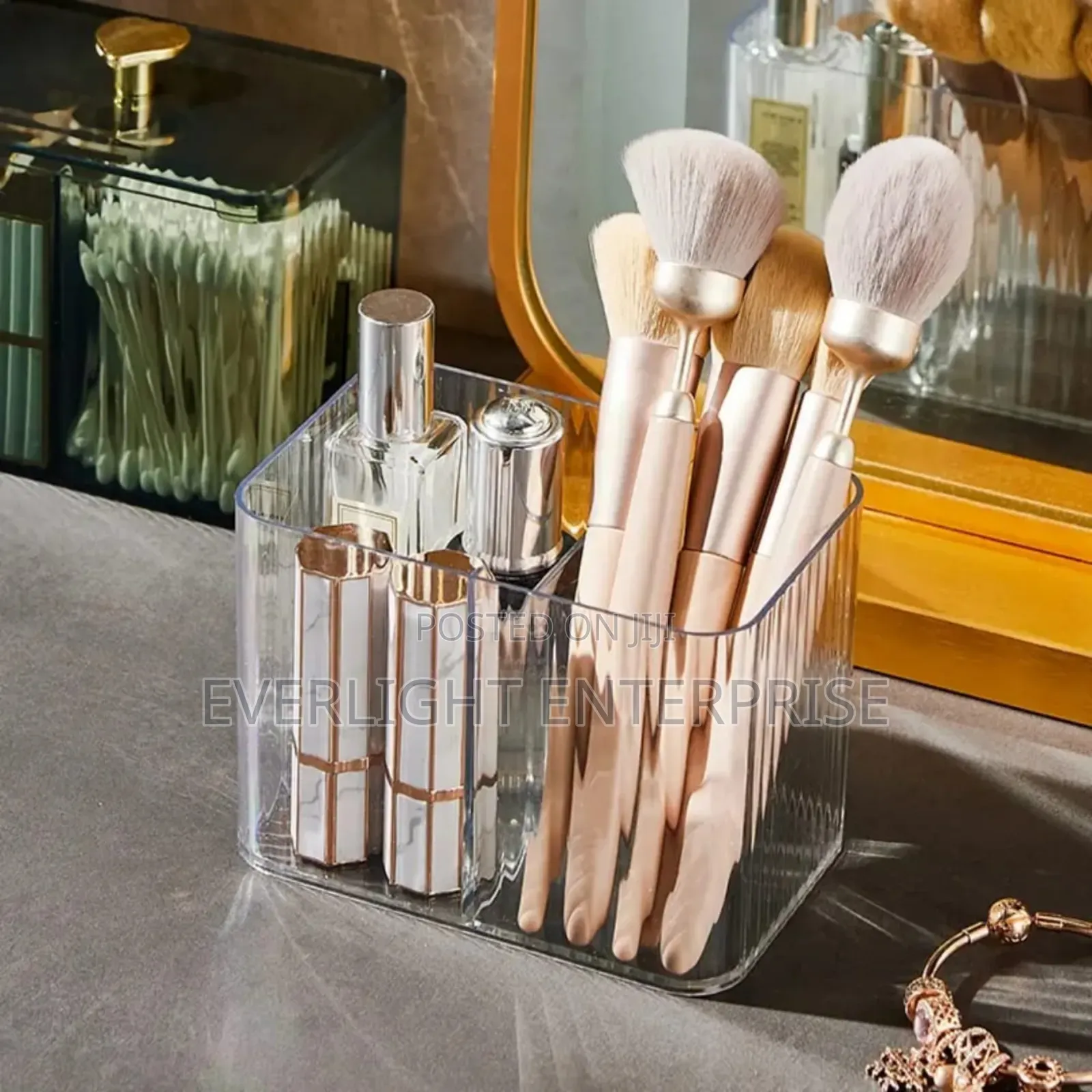 Transparent Acrylic Storage Box Desktop Dust-Proof Makeup