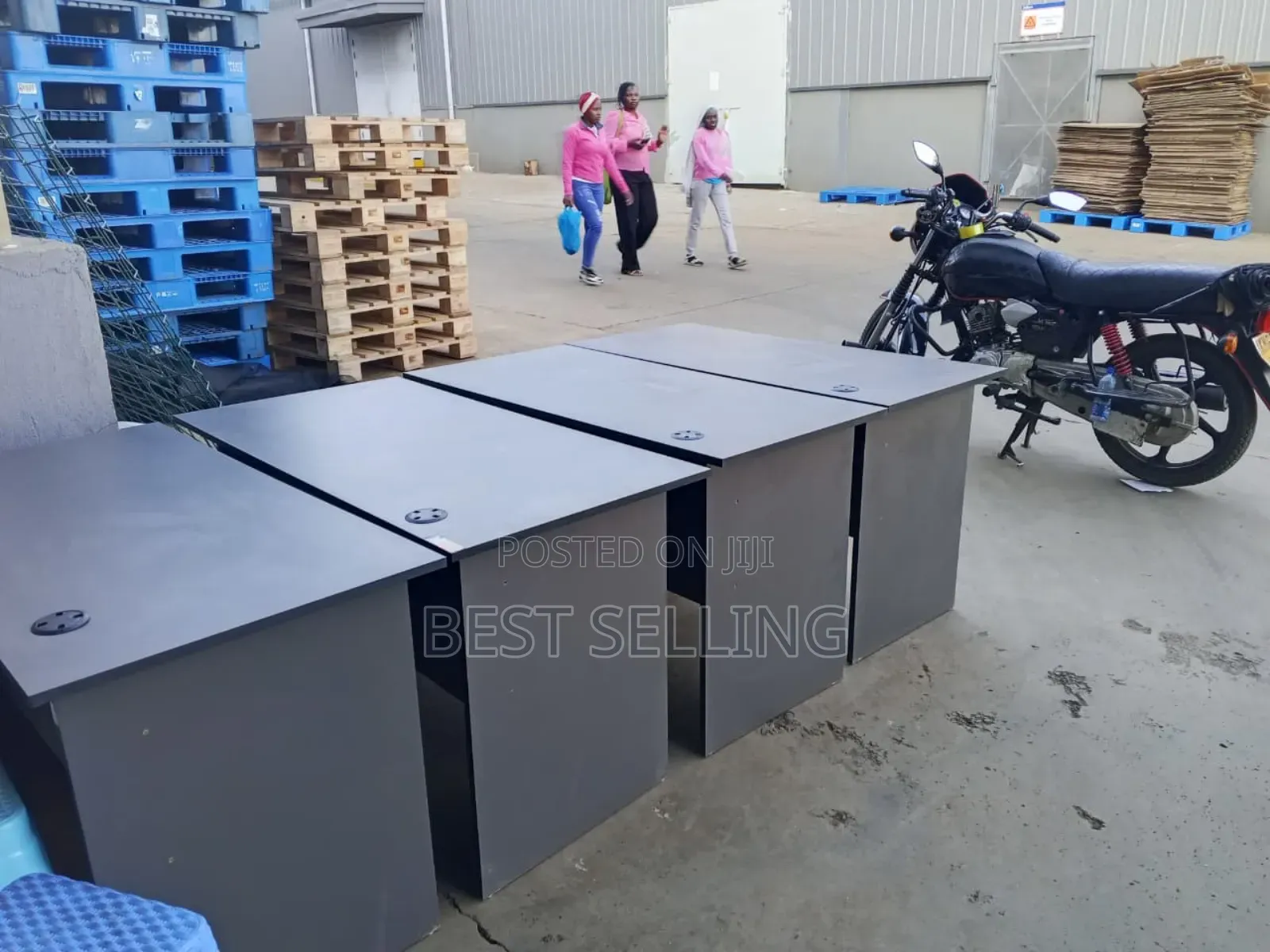 1.4m Gray Local Office Desk