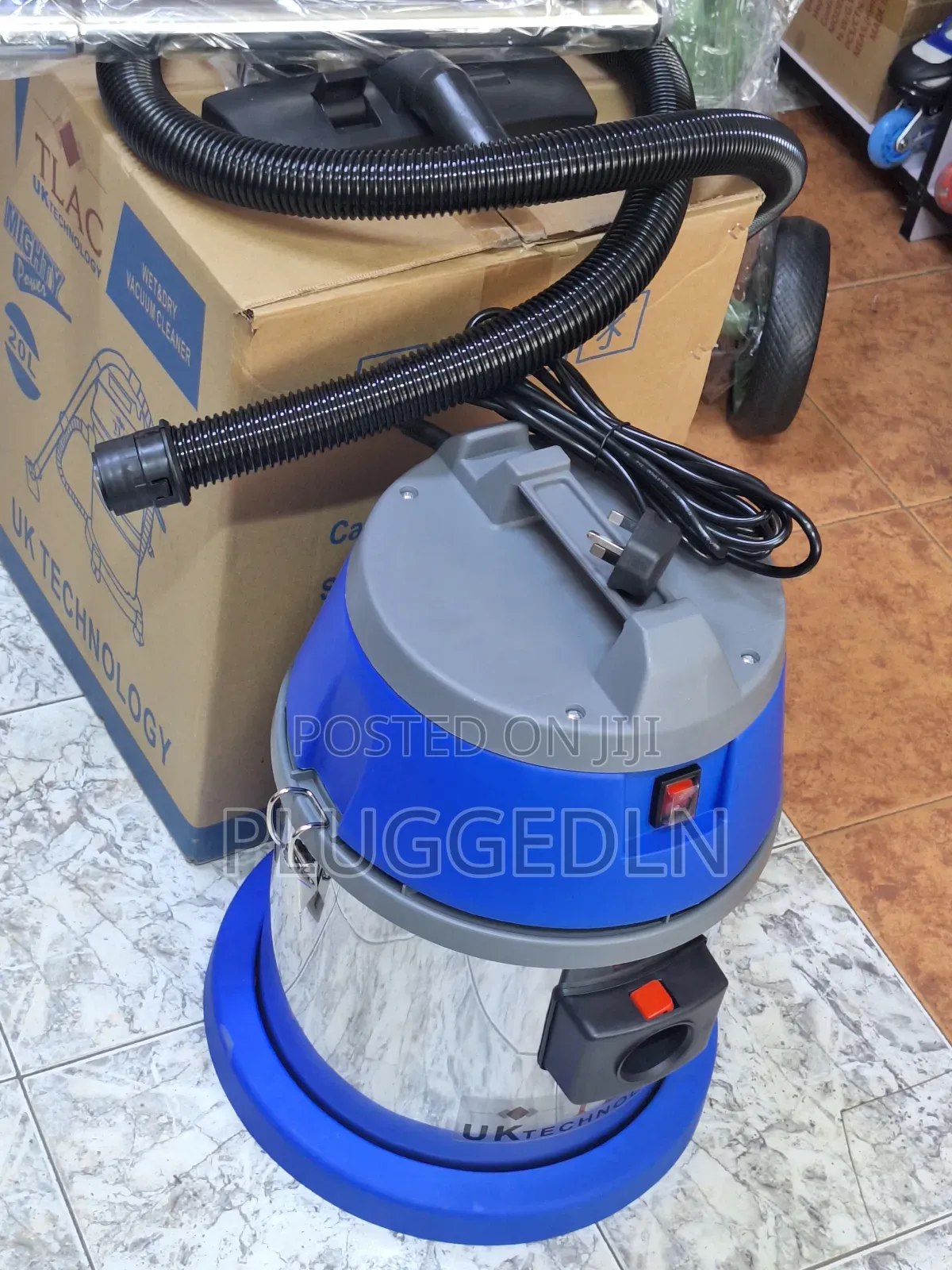 *Tlac Wet and Dry Vacuum Cleaner 20 Liters .