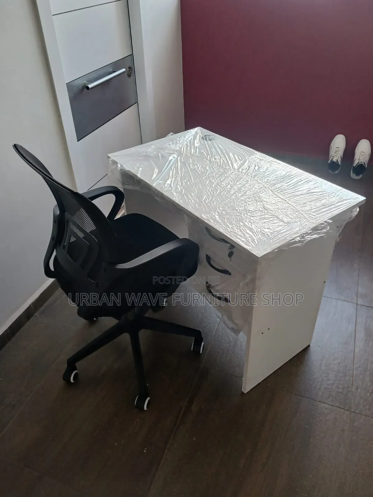 0.9mtrs Desk and a Mesh Chair