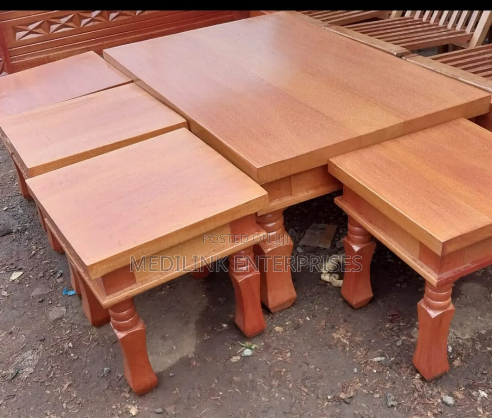 Elyria Mahogany Vanish Coffee Table Set