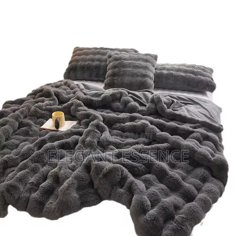Quality Faux Blanket With Two Throw Pillow Cases