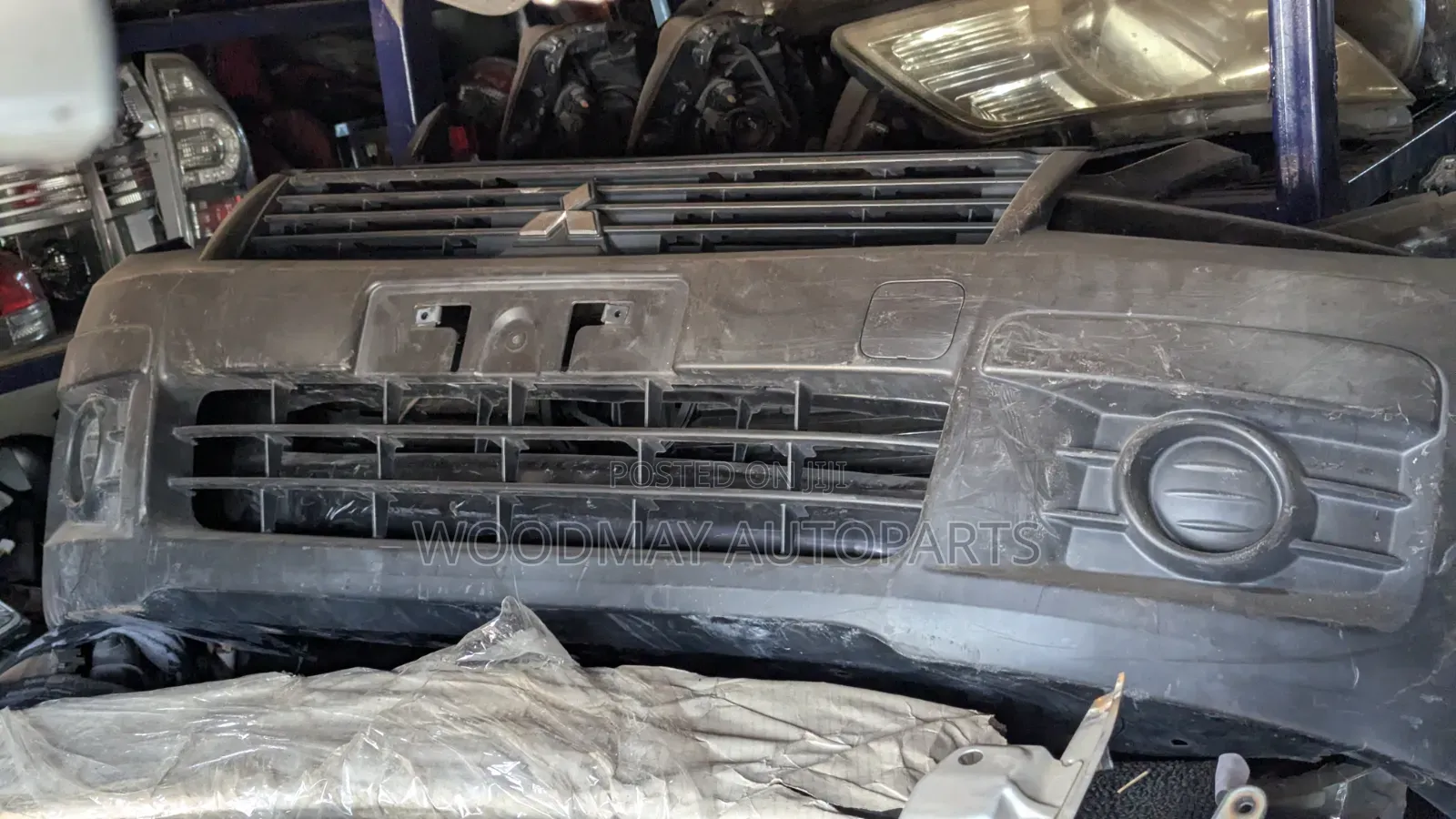 Nissan Advan Mitsubishi Bumper