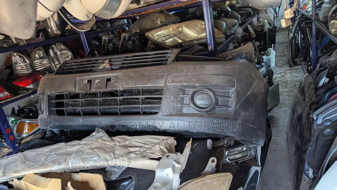 Nissan Advan Mitsubishi Bumper