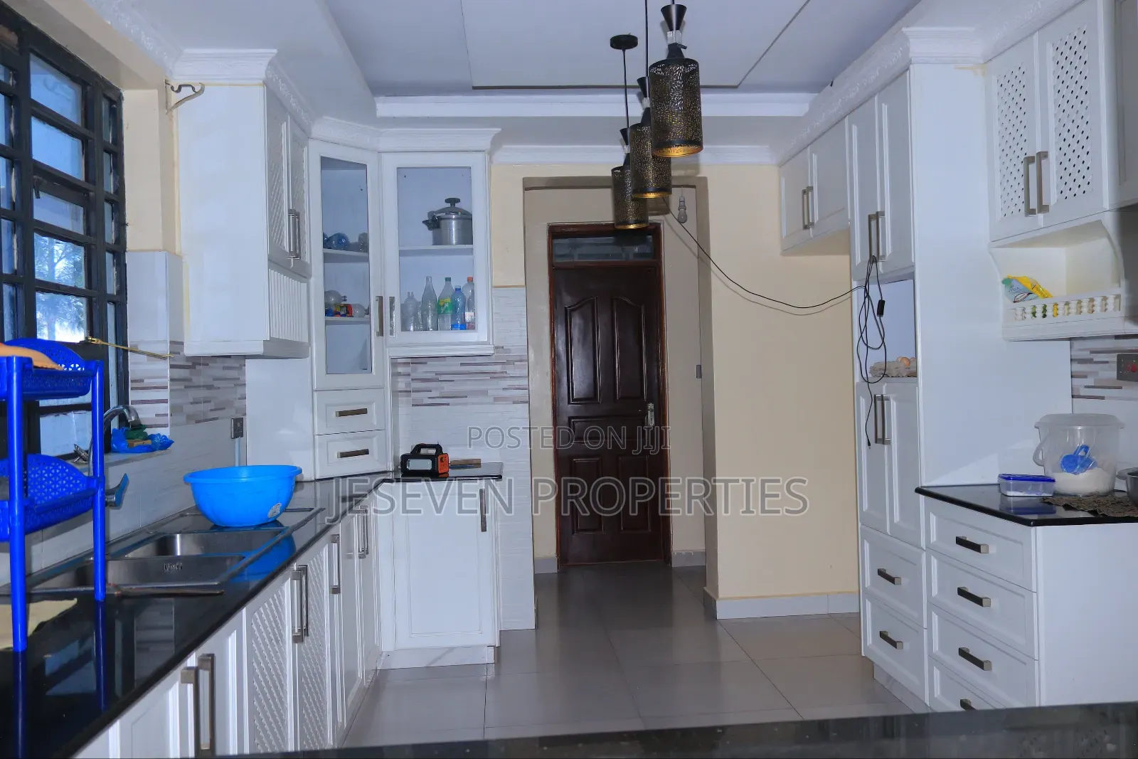 4bdrm Mansion in Katani for sale