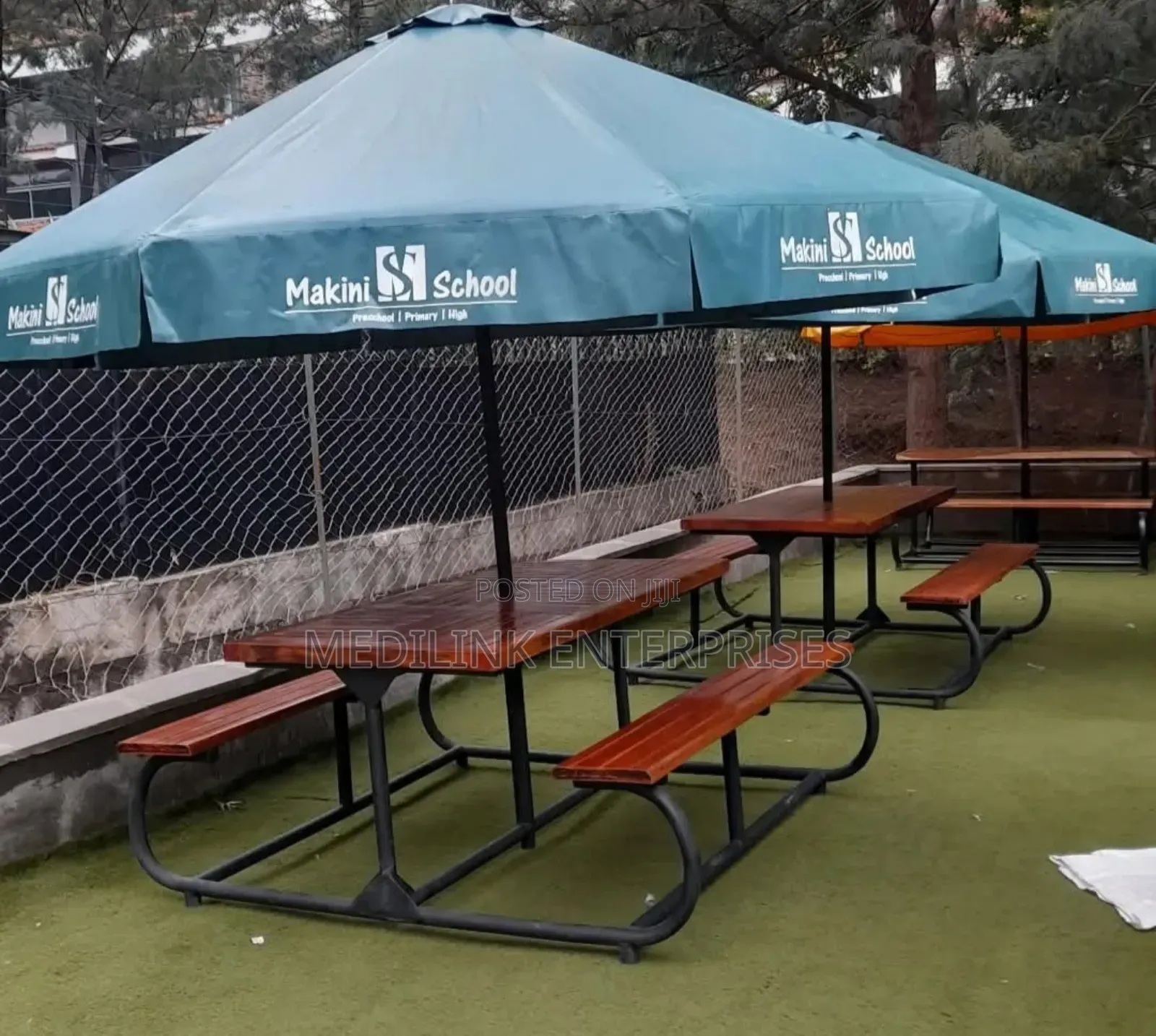 Booth Folding Branded Benches+Umbrella