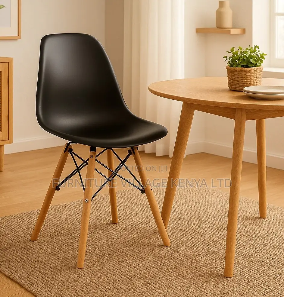 Dining Chair; White Plastic Molded Eames Chair