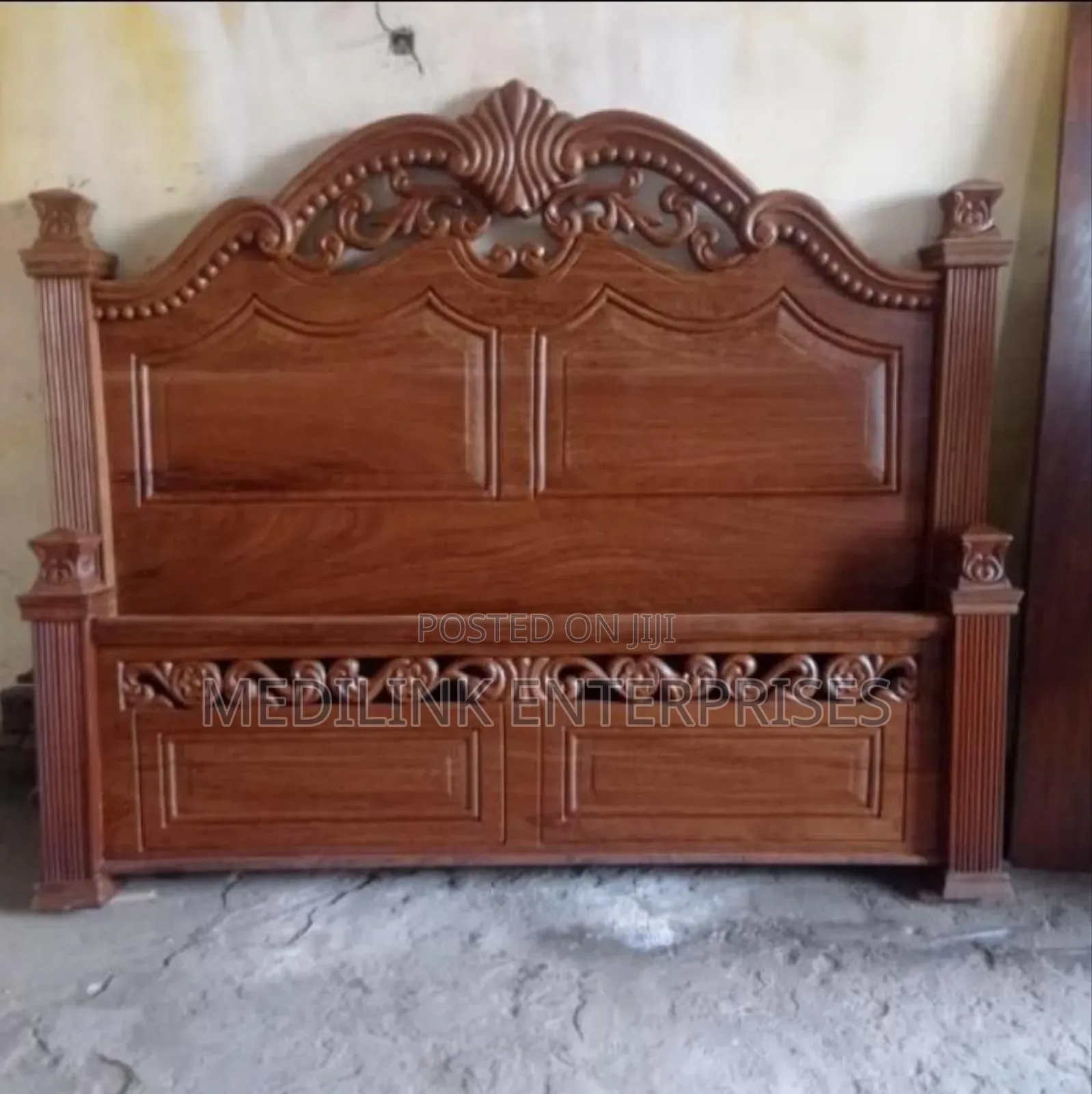 Antique Mahogany 6*6 Vanish Bed