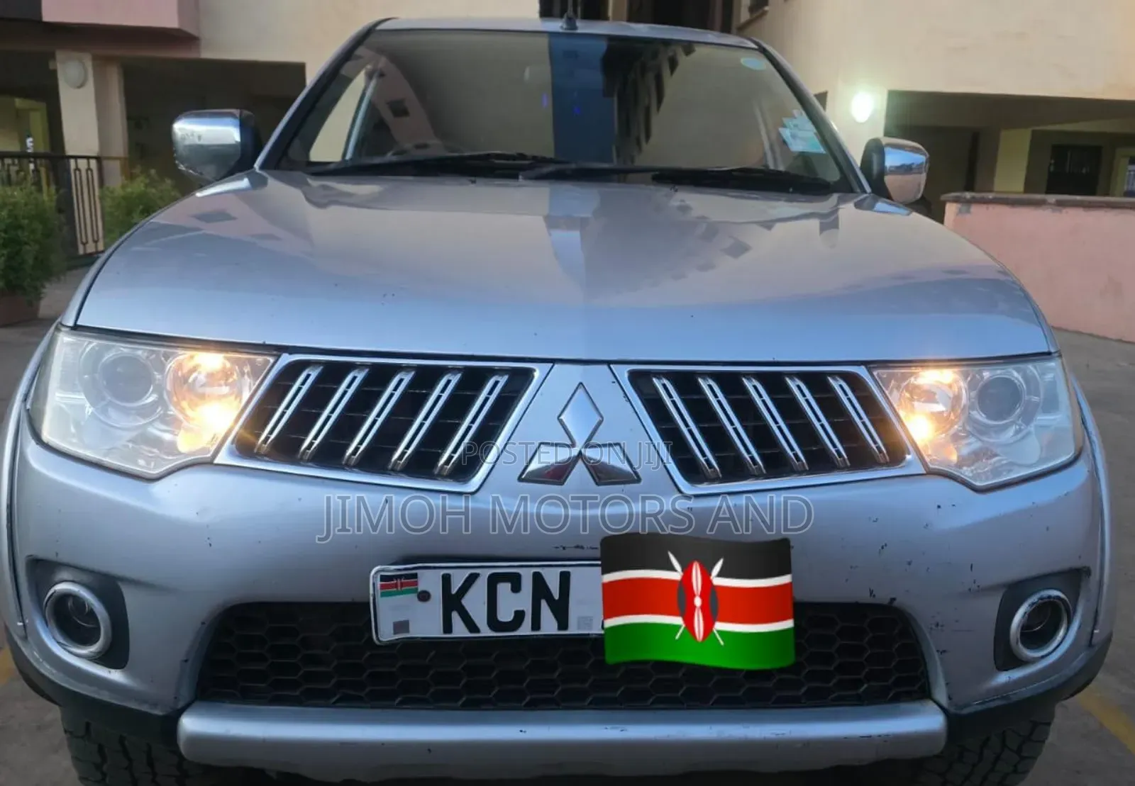 Mitsubishi L200 2013 Silver
