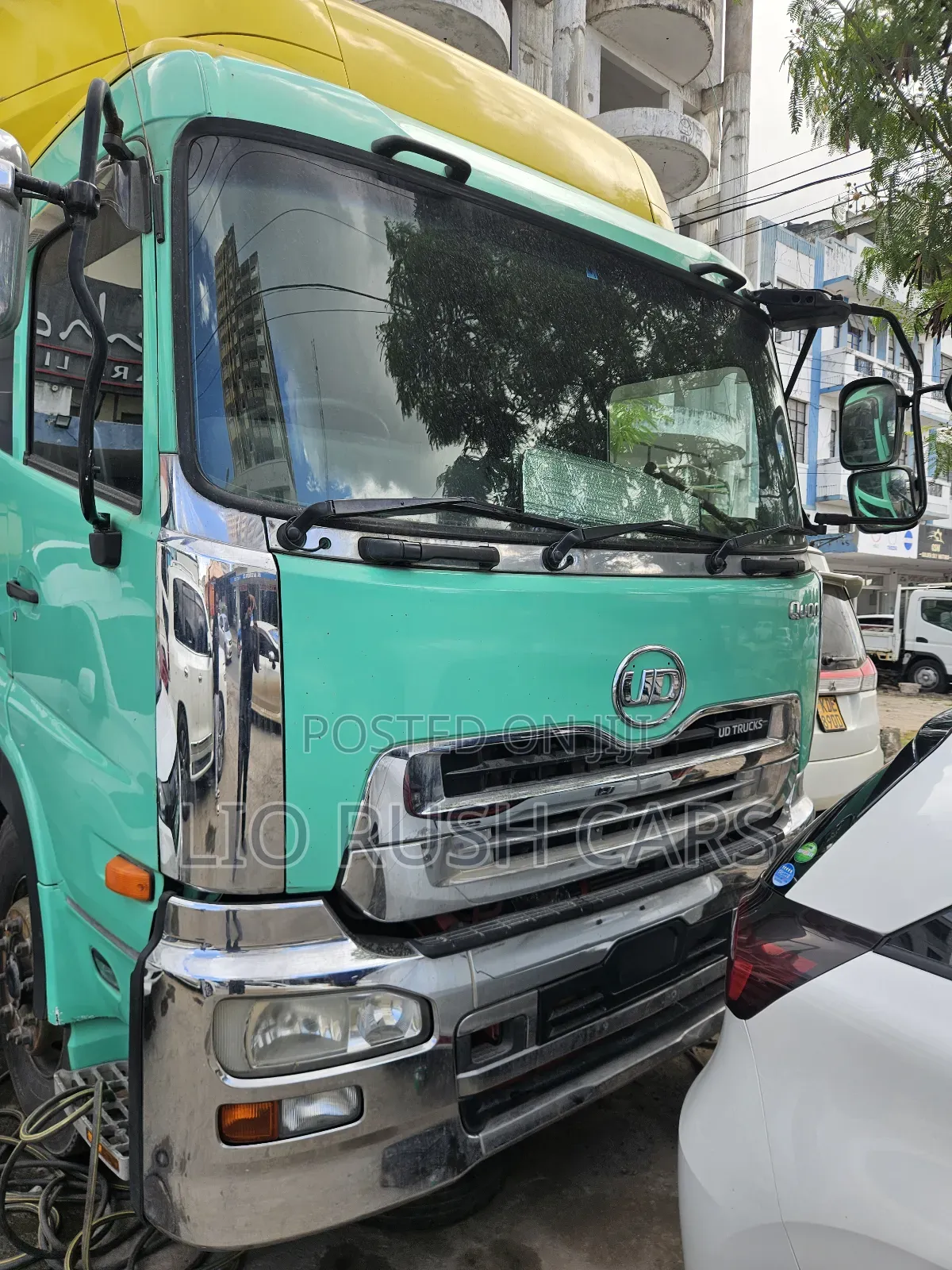 Ud Quon Double Steering Moto Sana