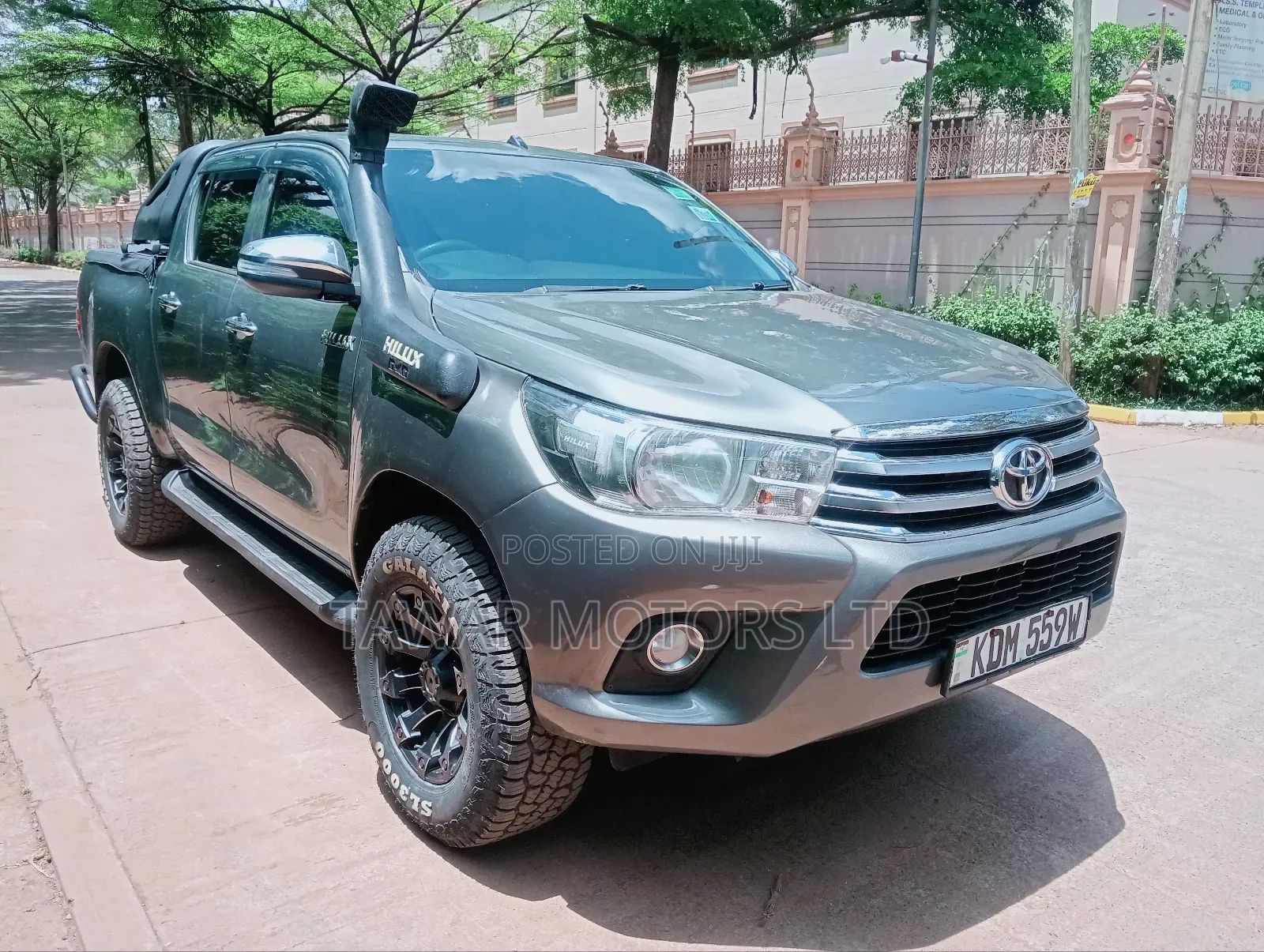 Toyota Hilux 2015 Gray
