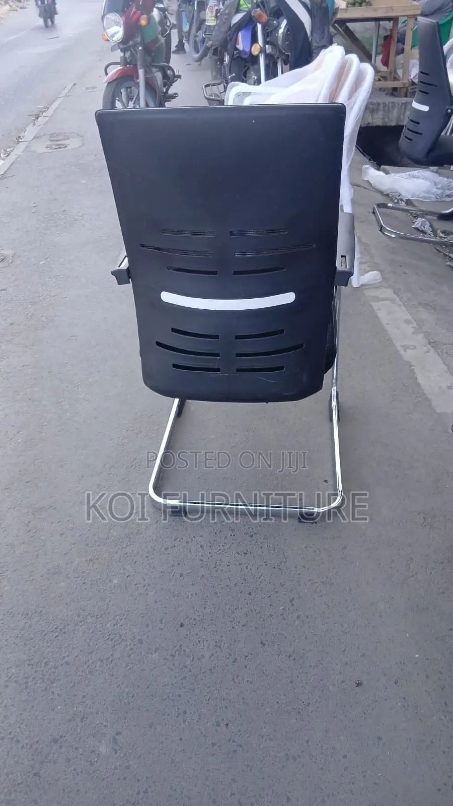 Office Chair : Cantilever Mesh Visitor's Seat