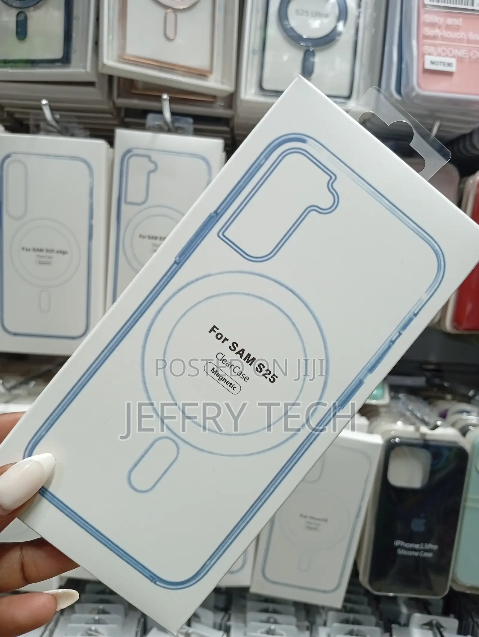 Clear Magnetic Case Designed for the Samsung Galaxy S25.