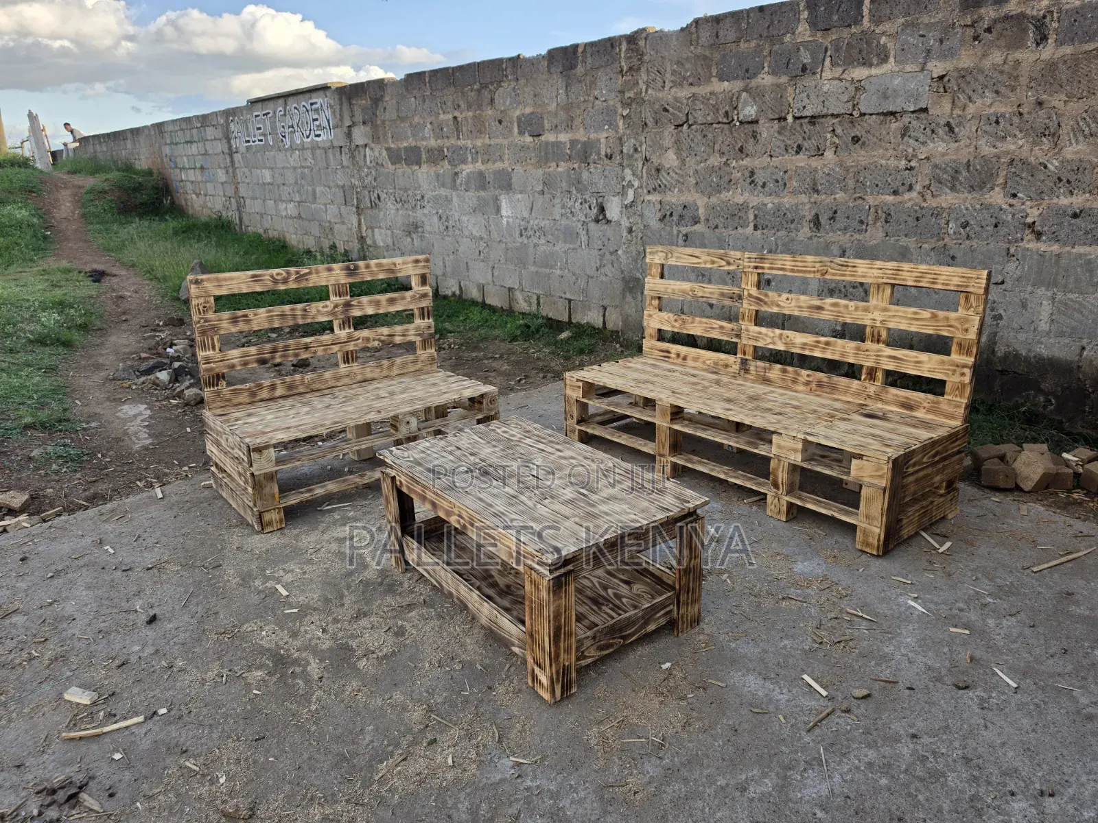 Pallet Seat- 5 Seater + Coffee Table Blazed Natural Finish. 06