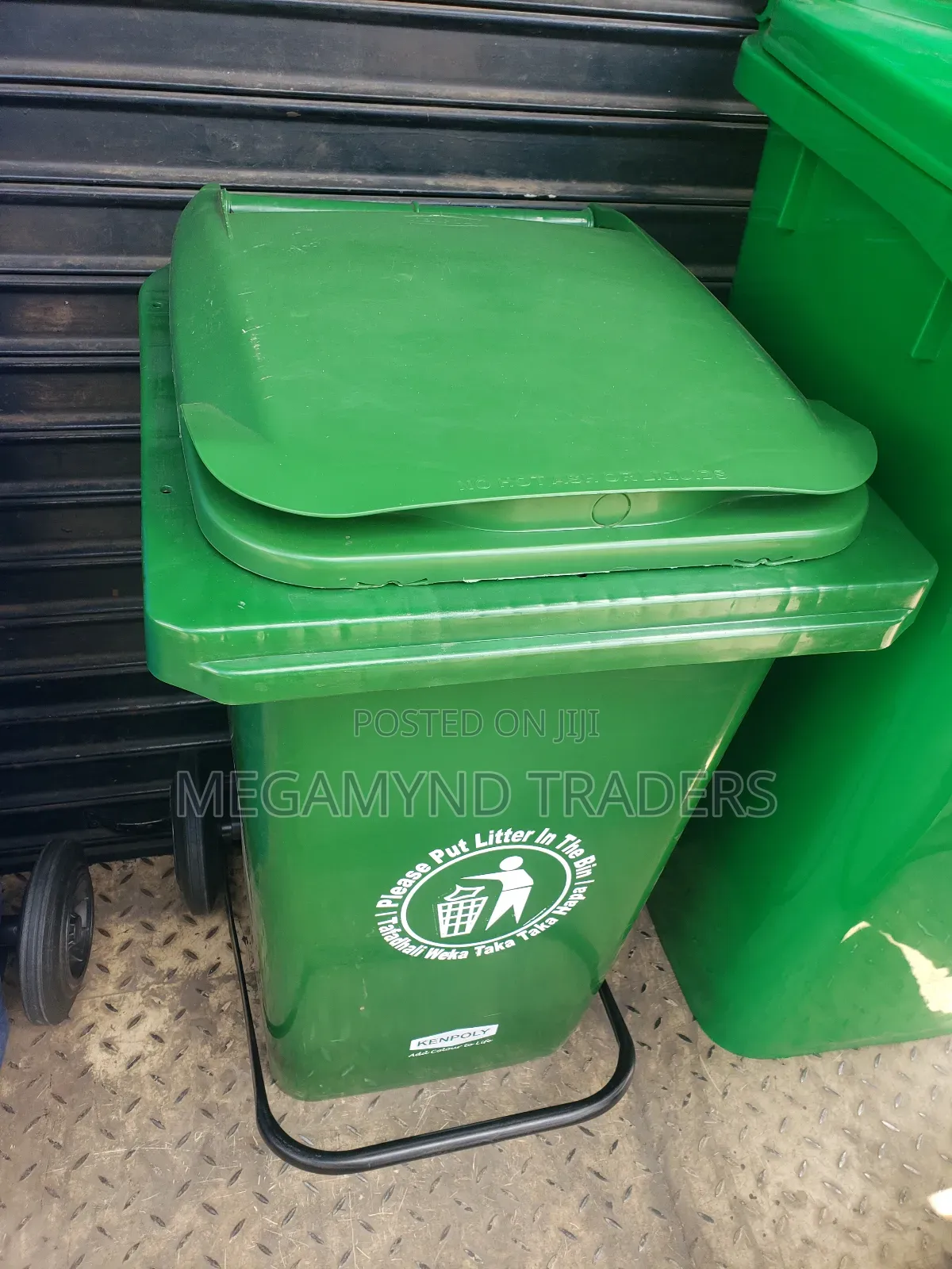 100 LTR Heavy Gauge Trash Bin / Pedal Waste Bin With Wheel