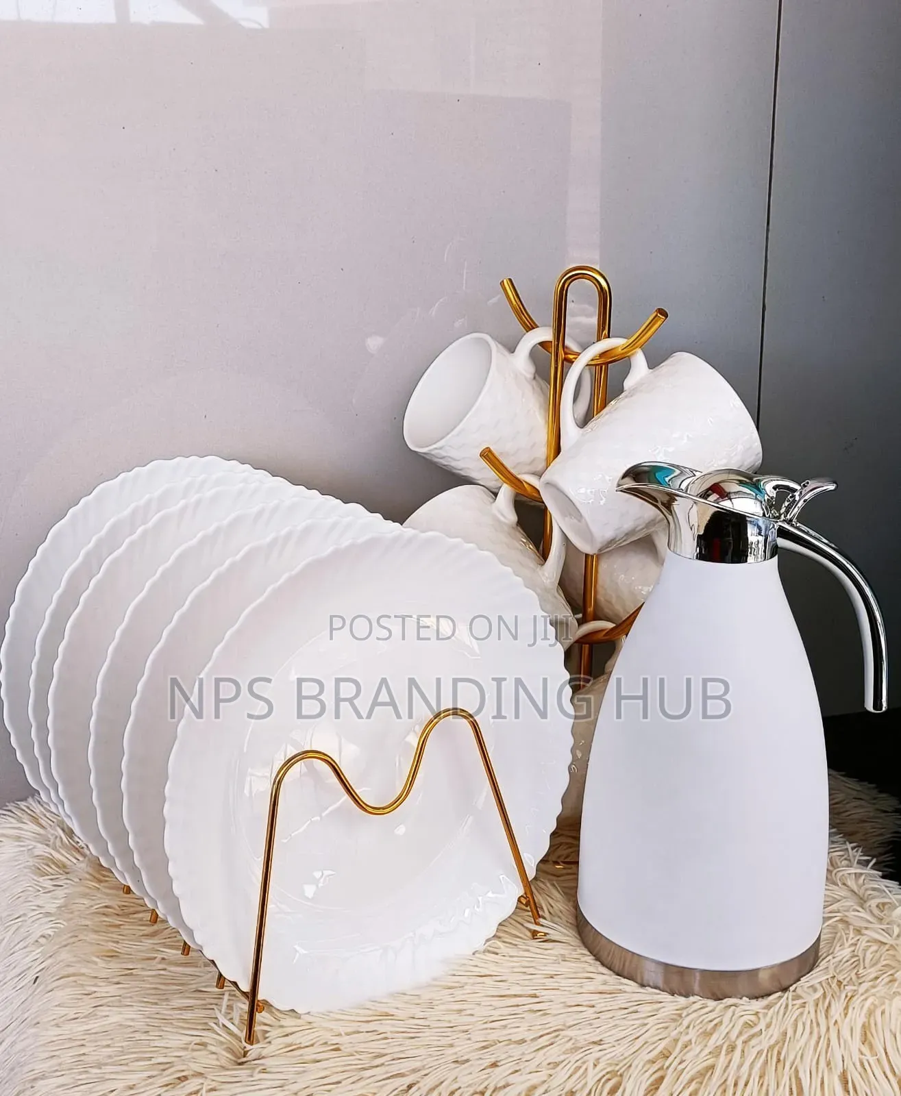 13 PCS Dinner Sets
 1 Flask
6 Plates
6 Cups
PHN