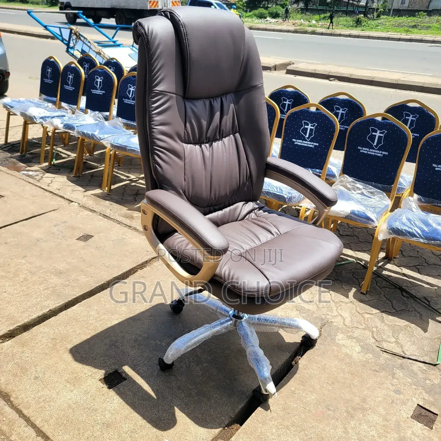 Modern Office Leathe With Padded Hand