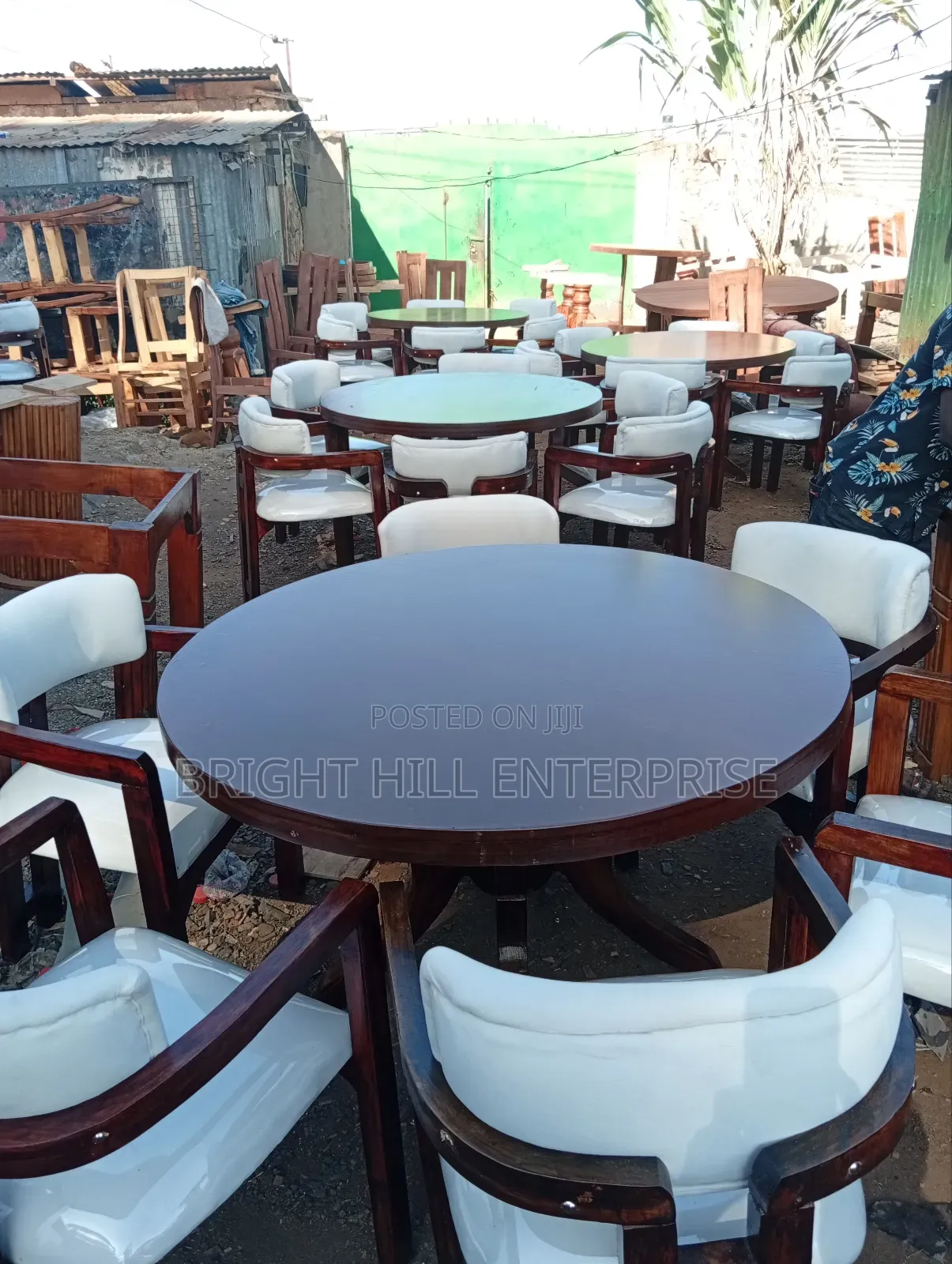 Beautifully Made Round 6 Seater Dining Table