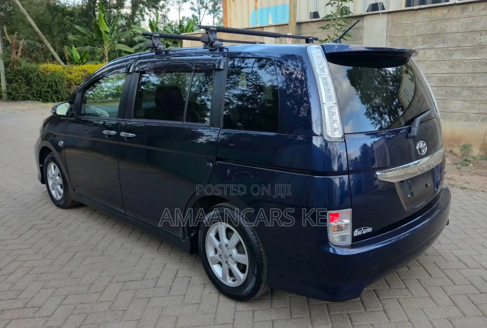 Toyota ISIS 2018 Blue