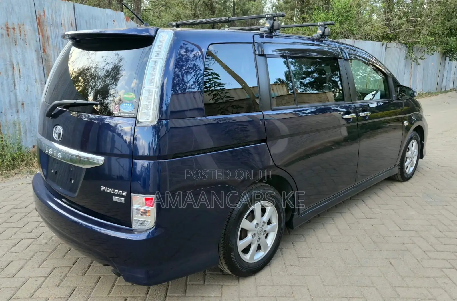 Toyota ISIS 2018 Blue