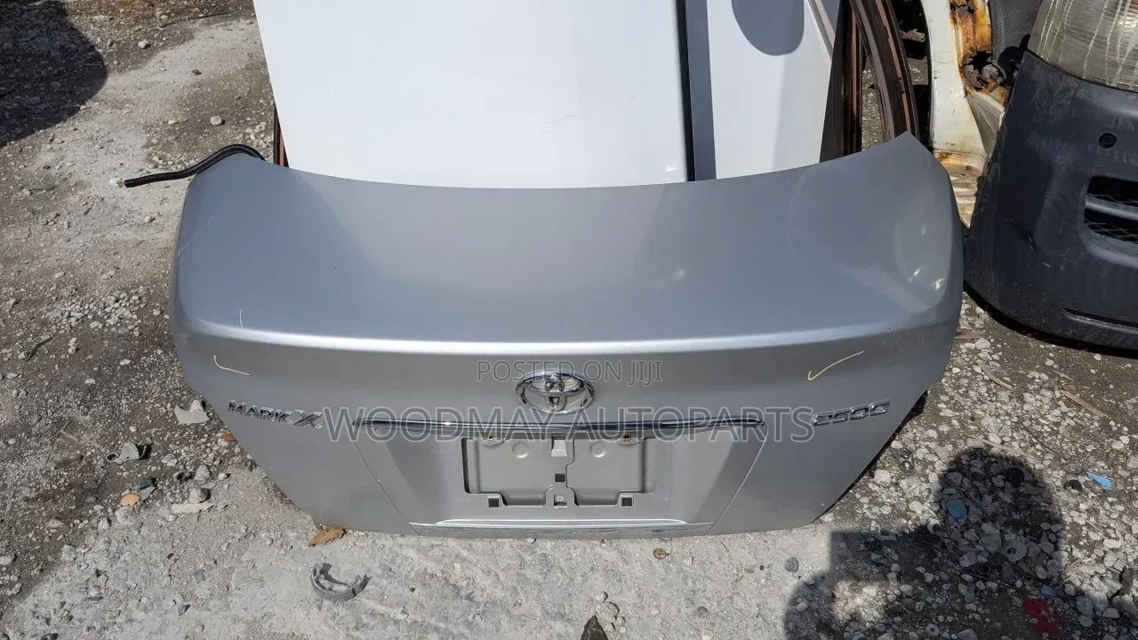 Toyota Mark X Boot