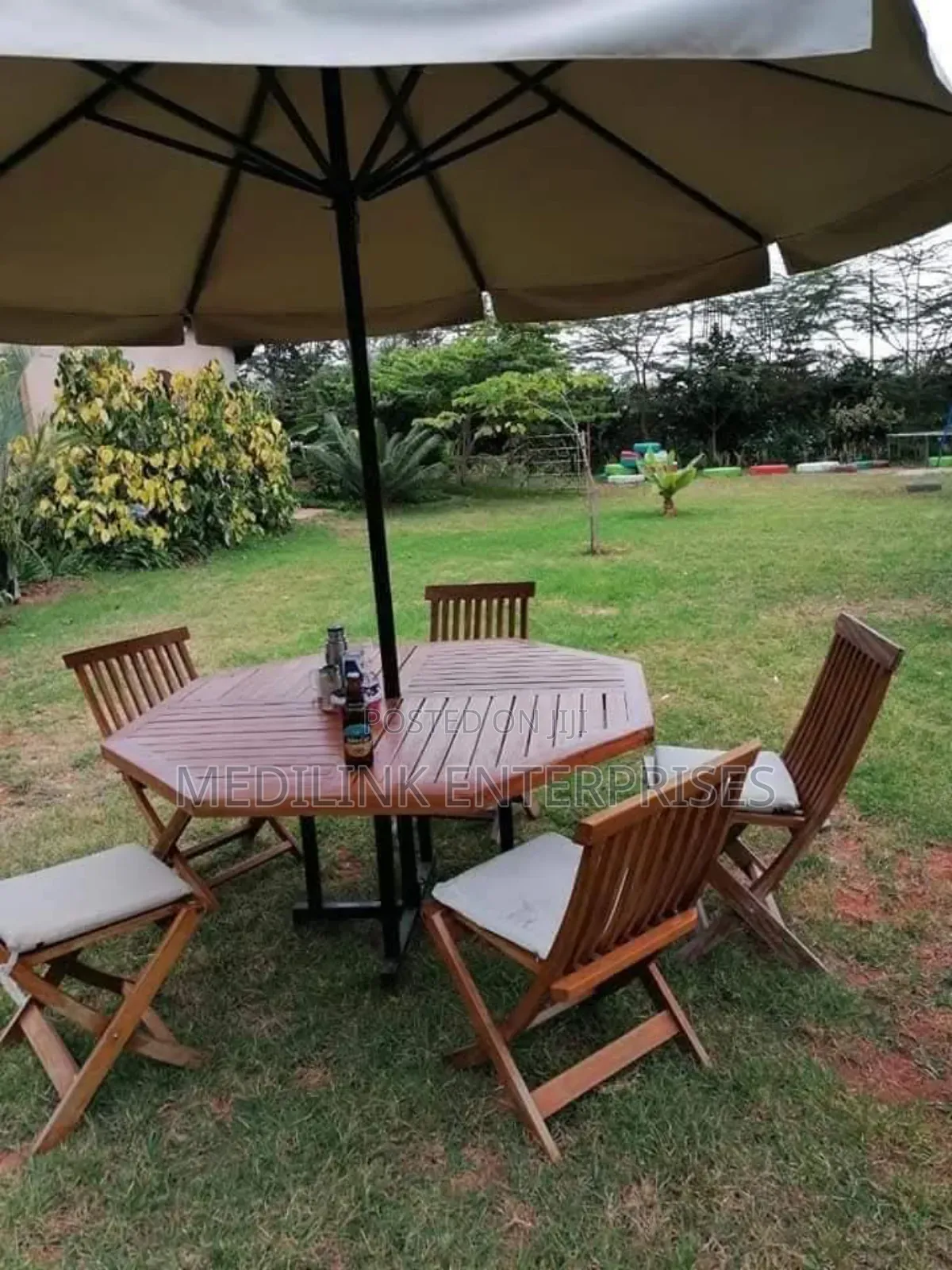 6 Foldable Mahogany Chairs+Table +Umbrella