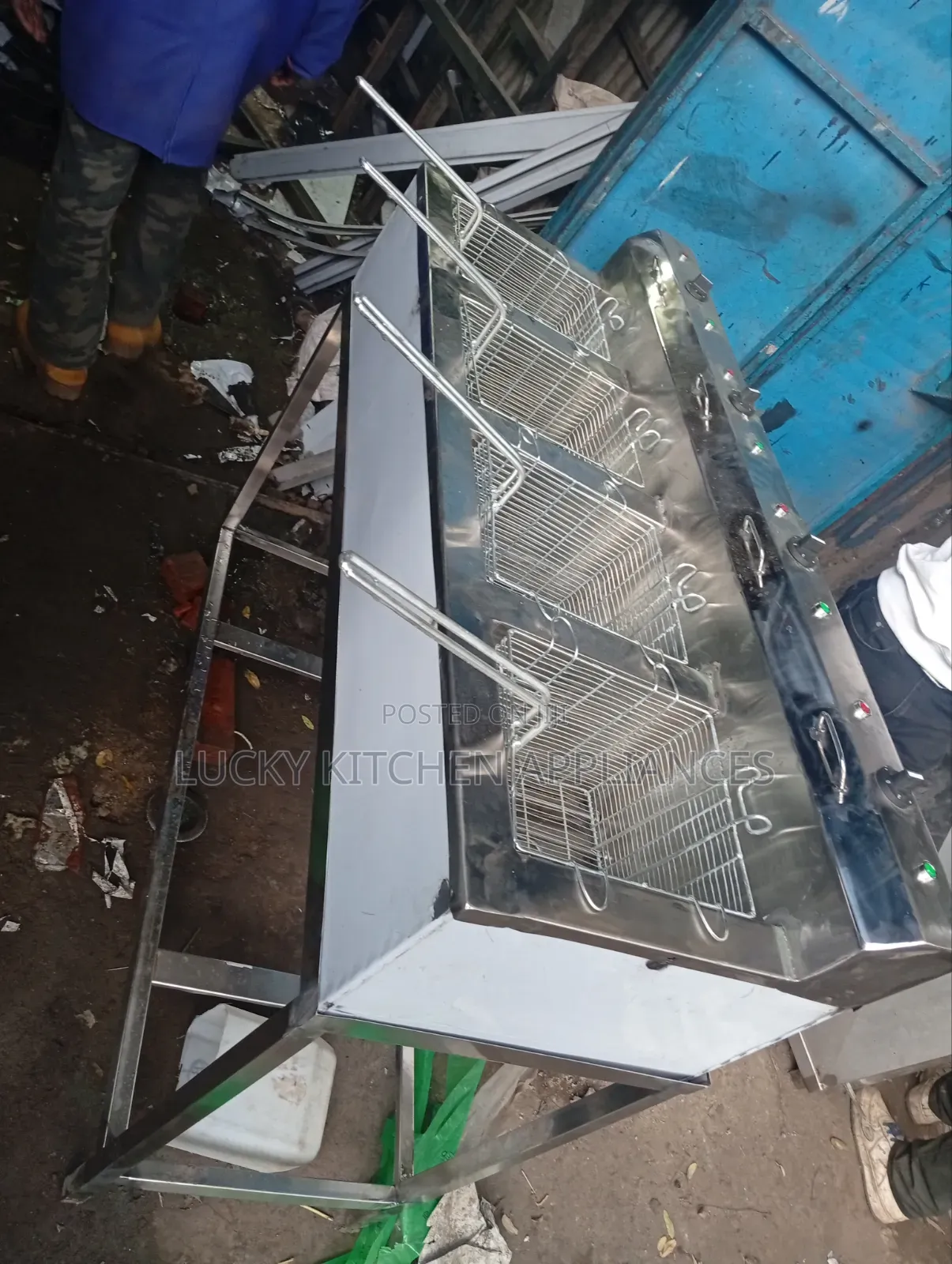 Four Bowl Deep Fryer.