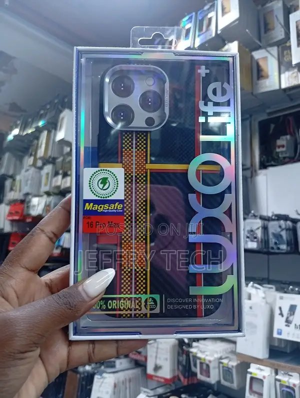 Luxo Carbon Fibre Tribal Case Is for the Apple iPhone 16 Pro Max.