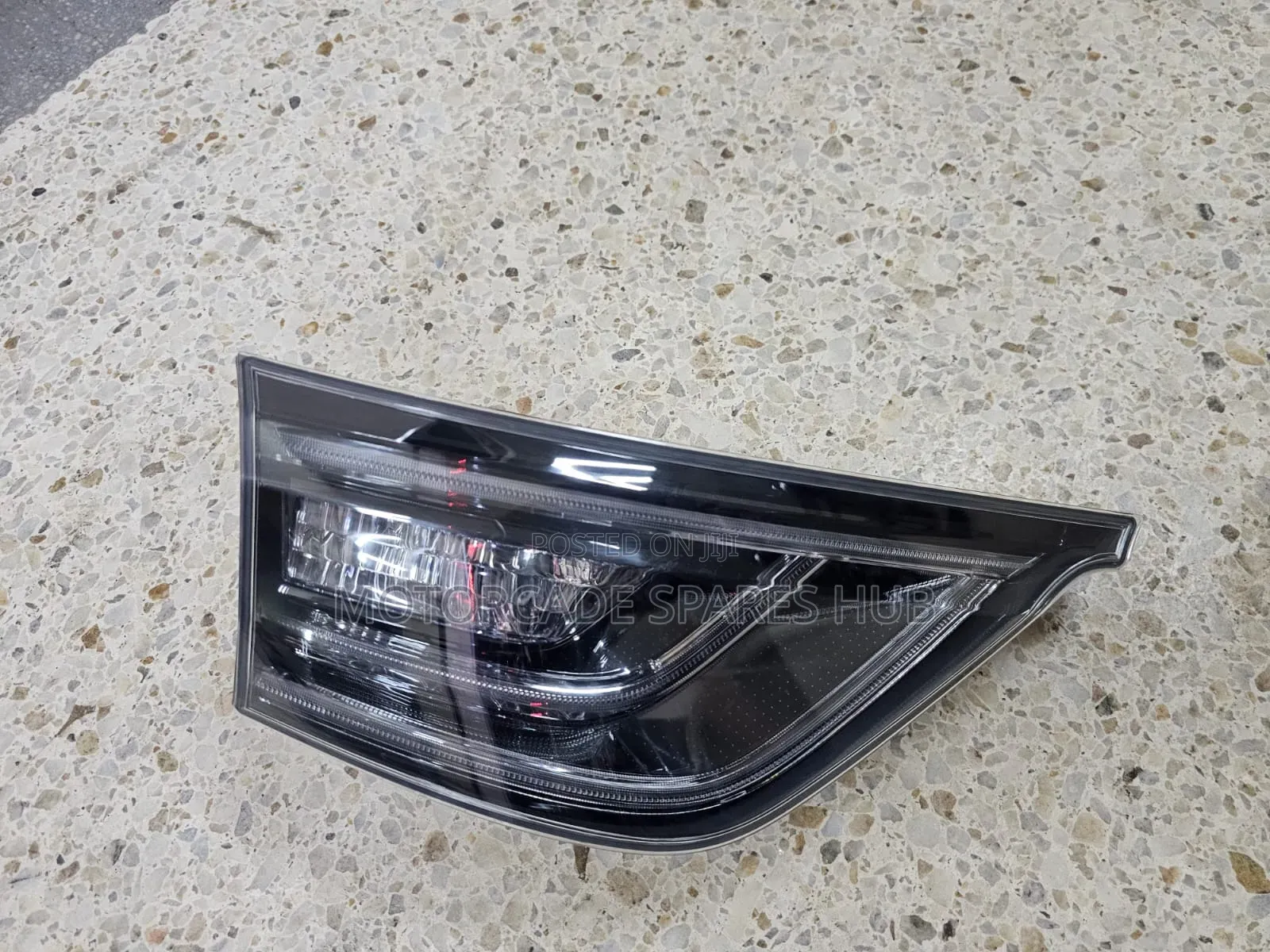 Toyota Harrier 2014-2016 Taillight Boot Light