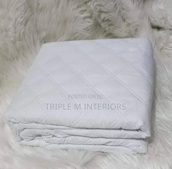 Extra Soft Waterproof Mattress Protector With Secure Elastic Corners