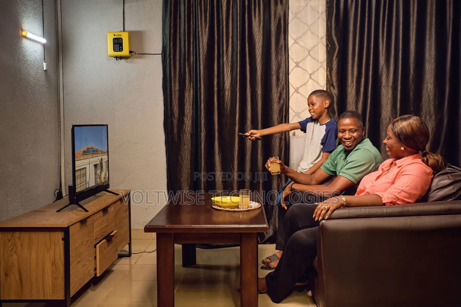 Sunking Homeplus Max + 24′′ Hd Tv
Solar Home System